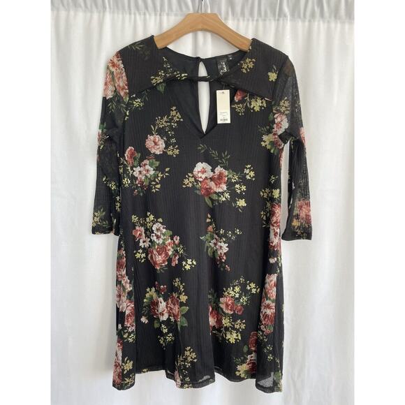 NWT Francesca's Trixxi Black Floral Soft Keyhole Shift Dress Womens Size Medium - Picture 1 of 12